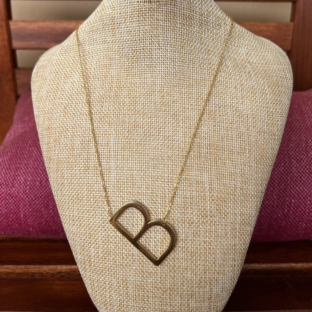 **BRAND NEW**stainless steel gold letter B necklace